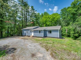 323 Stepp Ave, Hendersonville, NC 28739