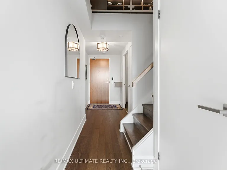 111 Saint Clair Ave W #811 — Photo 2
