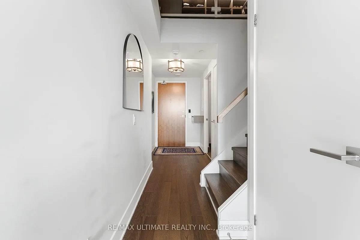 Building Photo - 111 Saint Clair Ave W #811