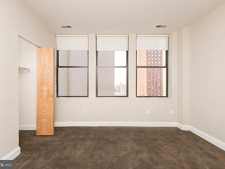 220-2 S 16th St #1002 — Photo 19