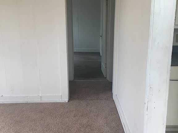 4th image of 715 1/2 E Harris Ave