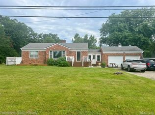 7270 Elizabeth Lake Rd, Waterford, MI 48327