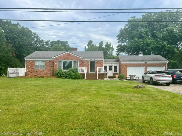 7270 Elizabeth Lake Rd, Waterford, MI 48327