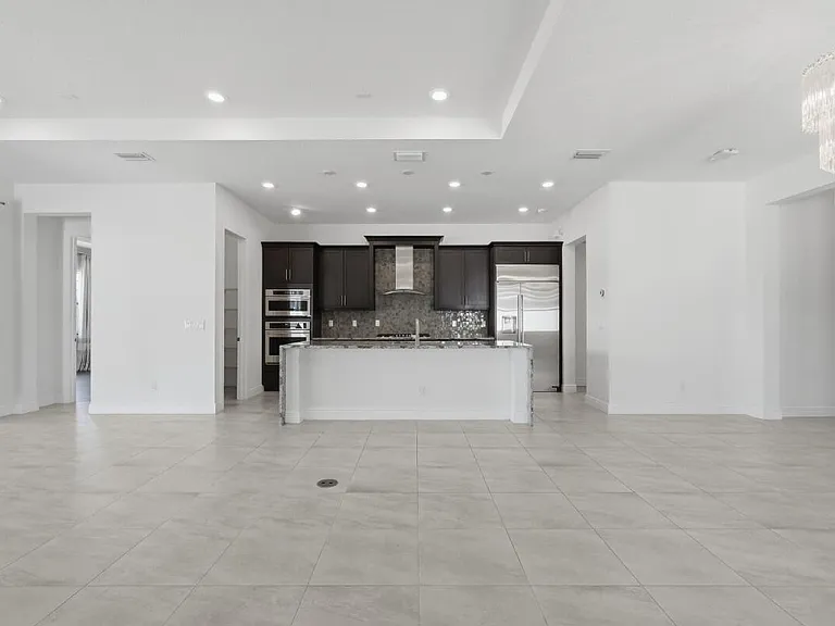 11760 Bayview Cir — Photo 18