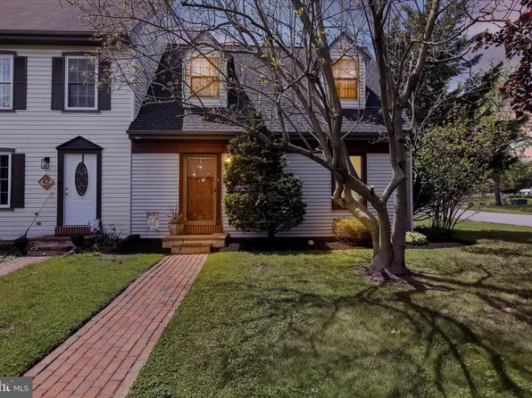 40 Carriage House Dr, Willow Street, PA 17584