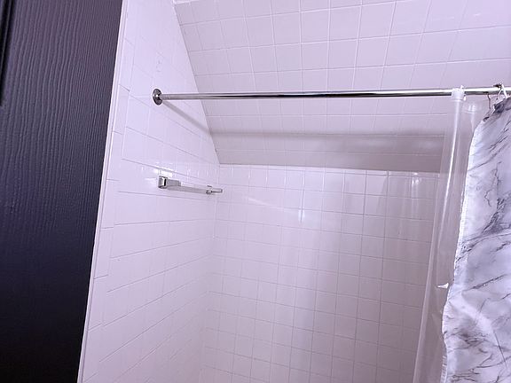 4th image of 3279 W 44th St #Up