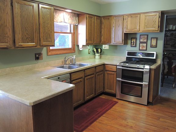 4th image of 9505 Running Brook Dr