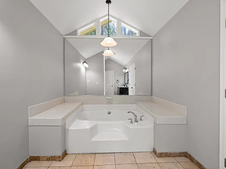 135 Firethorn Ln — Photo 16