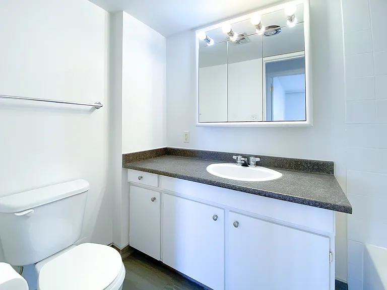 935 Marine Dr — Photo 20