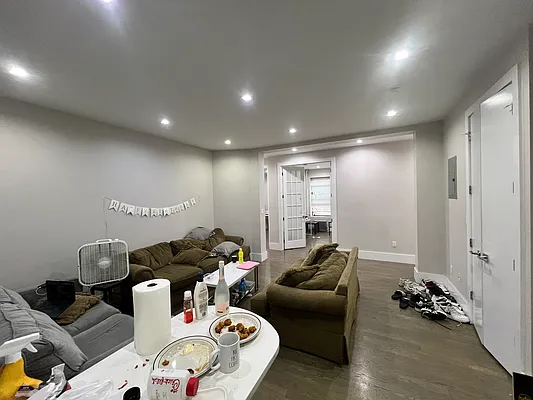 Rented by Mdays Realty | media 7