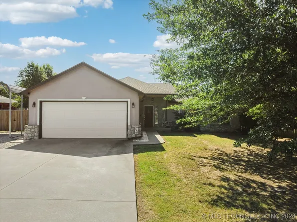 1129 S Mockingbird Cir, Skiatook, OK 74070