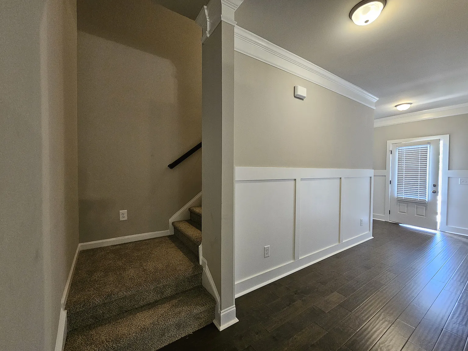 4 bed, 2.5 bath, 2404 sqft, $2,400 — Photo 3