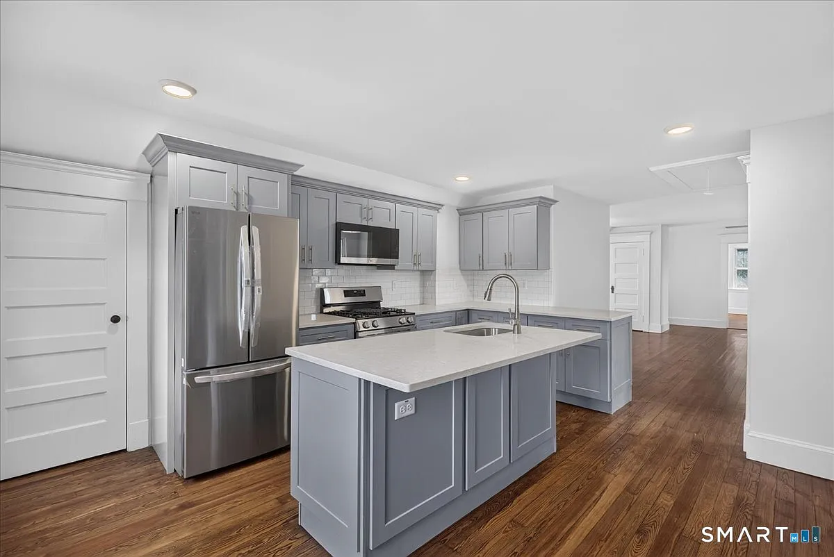 3 bed, 2.0 bath, 1246 sqft, $2,950 — Photo 3