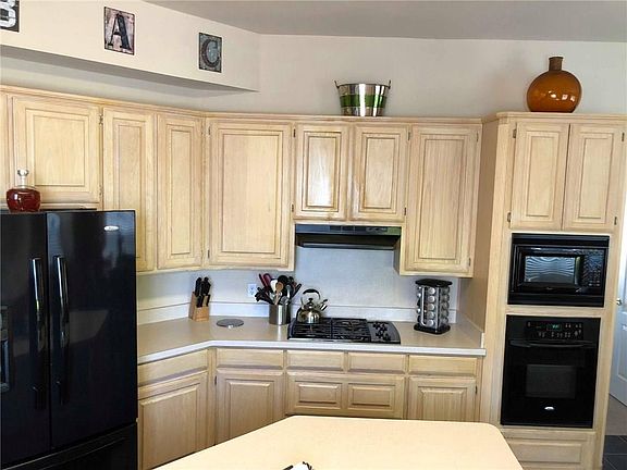 4th image of 1528 Carriage Creek Dr