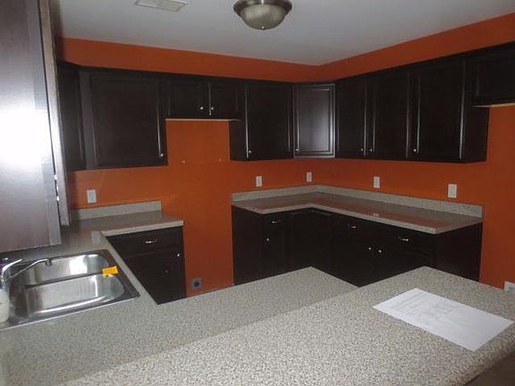4th image of 332 Oxford Cir