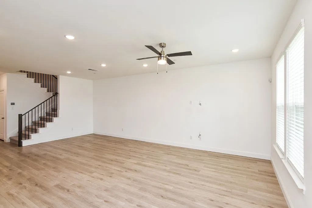 3 bed, 2.5 bath, 2282 sqft, $3,150 — Photo 4