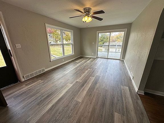 Livingroom W/Deck Access