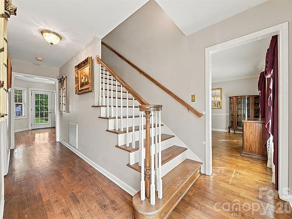 4th image of 4131 Wandering Ln NE