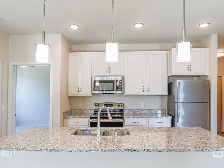 Lincoln Street Apartments — Photo 8