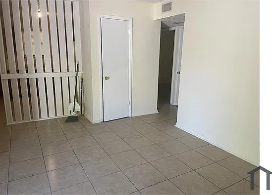 2 bed, $1,000 — Photo 4