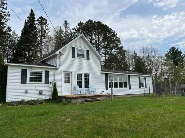 1048 N Traverse St, Harbor Springs, MI 49740