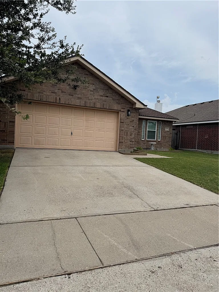 3 bed, 2.0 bath, 1703 sqft, $2,400 — Photo 3