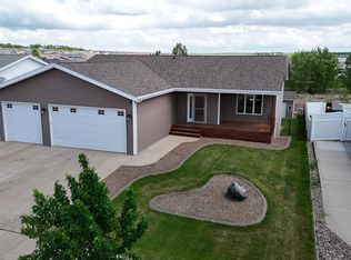 3307 Frost Ln, Bismarck, ND 58503