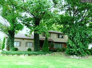 349 Greenbriar Dr, Cortland, OH