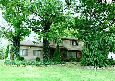 349 Greenbriar Dr photo 1