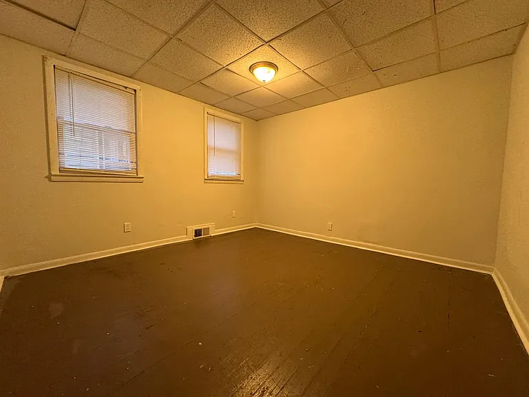57-1A Lounsbury St #1 — Photo 4