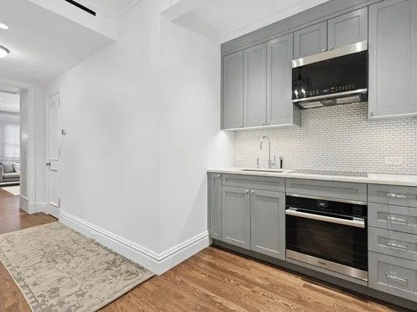 465 Park Avenue image 3 of 7