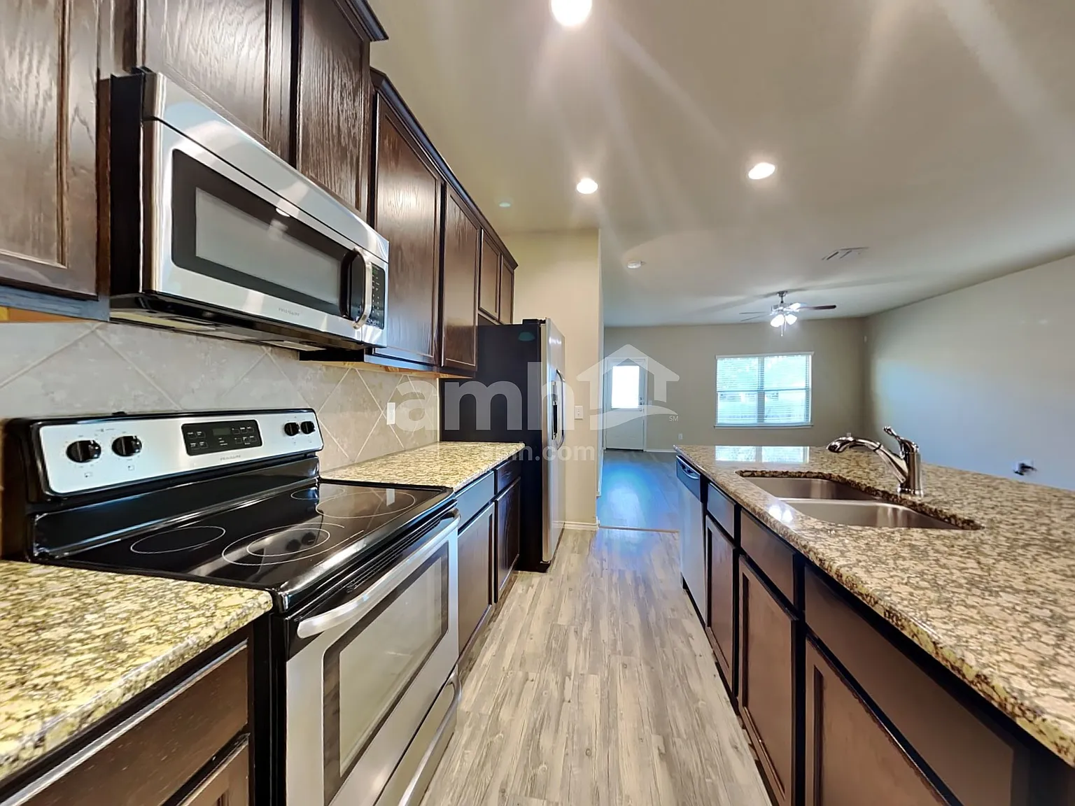 4 bed, 2.5 bath, 2204 sqft, $1,945 — Photo 3