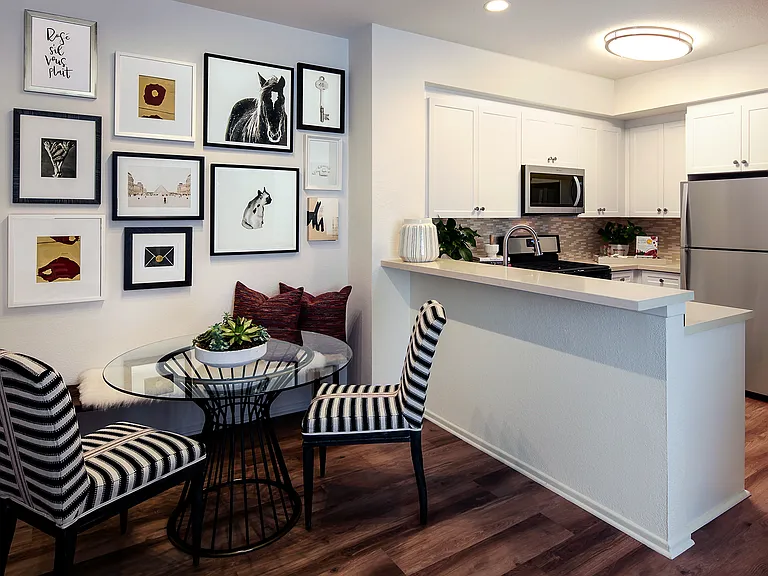 Las Palmas Apartment Homes — Photo 22