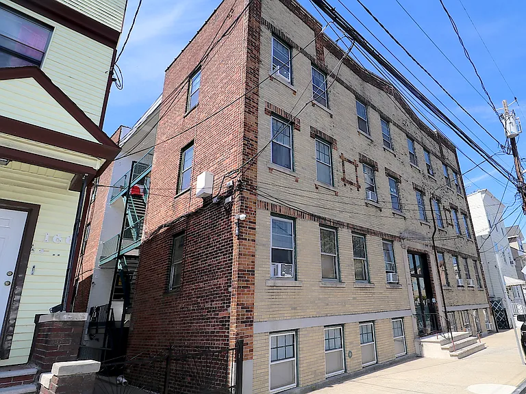 160-164 New York Ave #2 — Photo 19