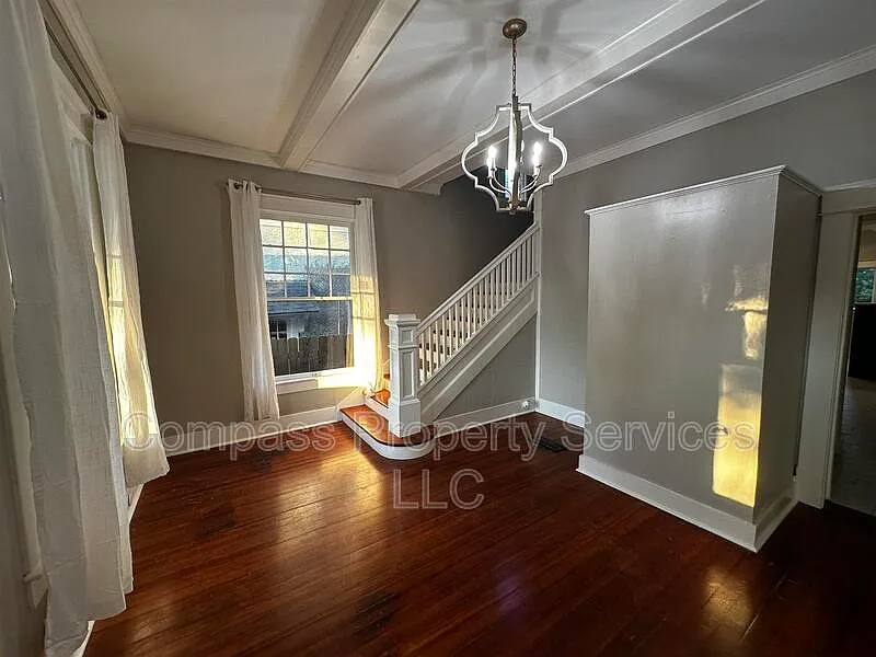 3 bed, 3.0 bath, 2300 sqft, $2,300 — Photo 4
