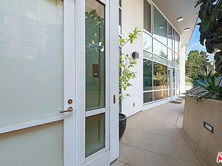 1705 Ocean Ave #107 — Photo 2