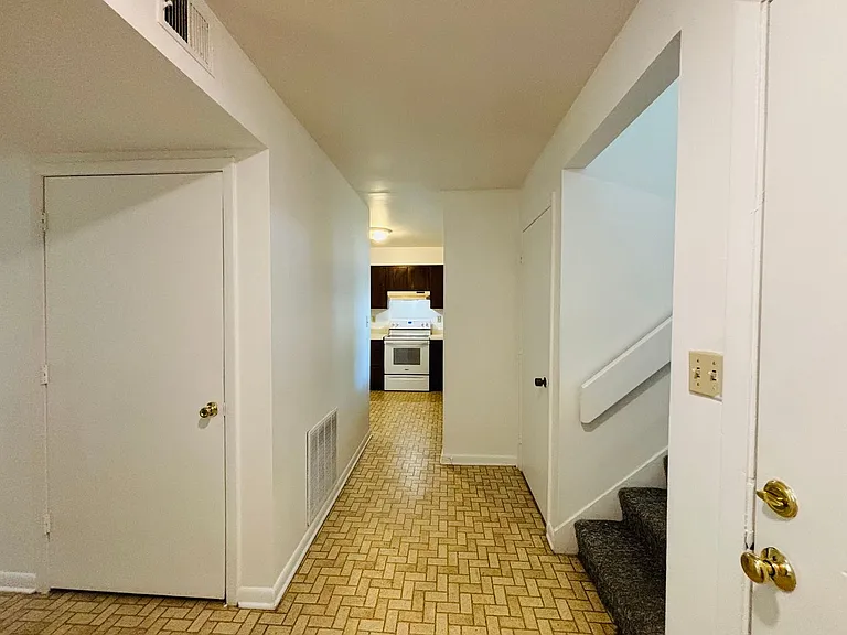 320 Shenandoah Cir — Photo 8