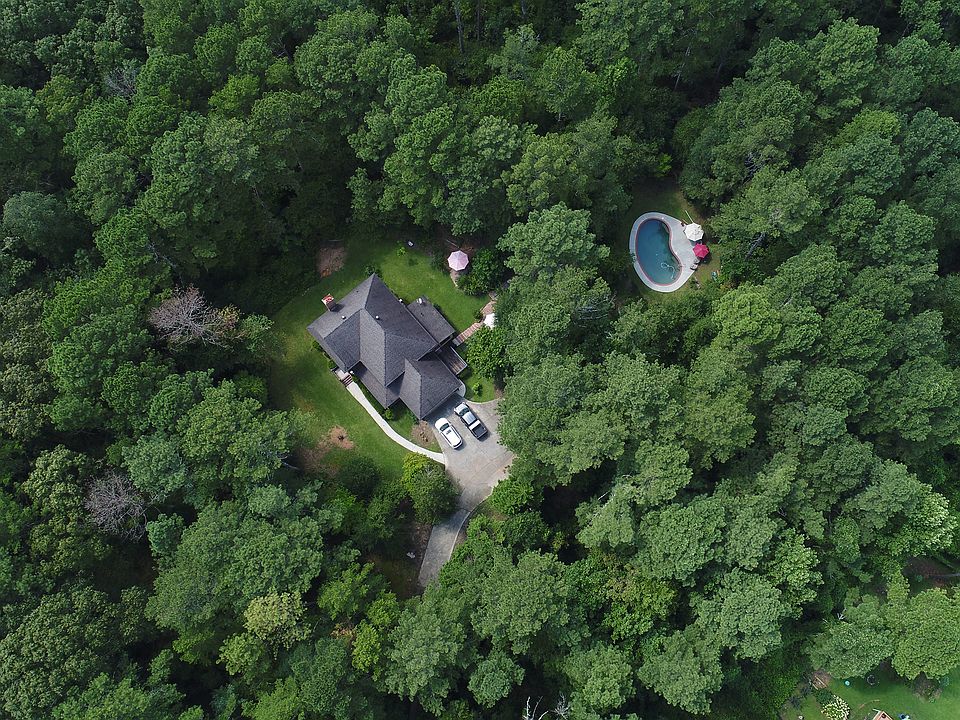 Large Estate with 11 acres 