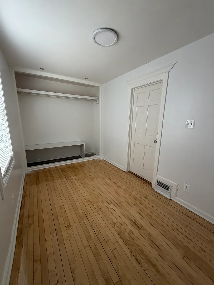 Building Photo - 3626 W Dickens Ave #1