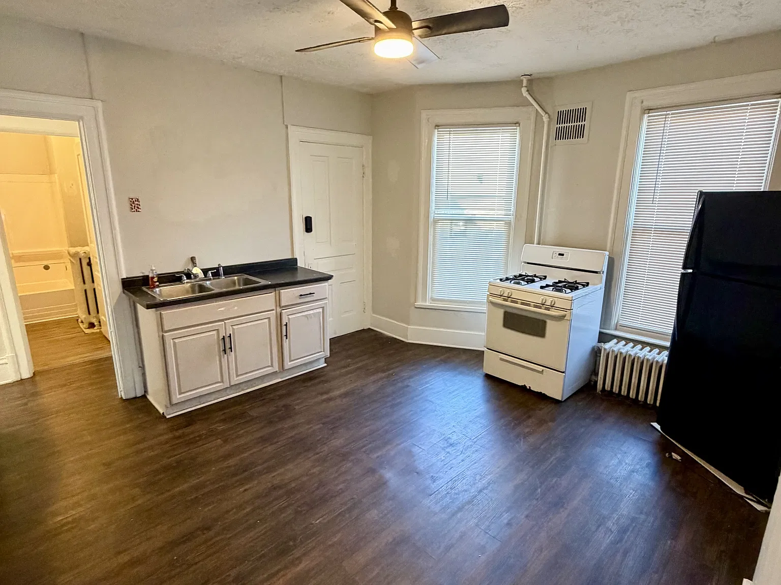 728 Grand Avenue - 1 — Photo 2