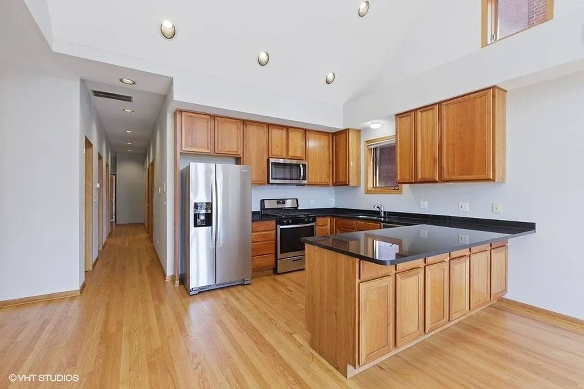 Building Photo - 2032-42 W Pierce Ave