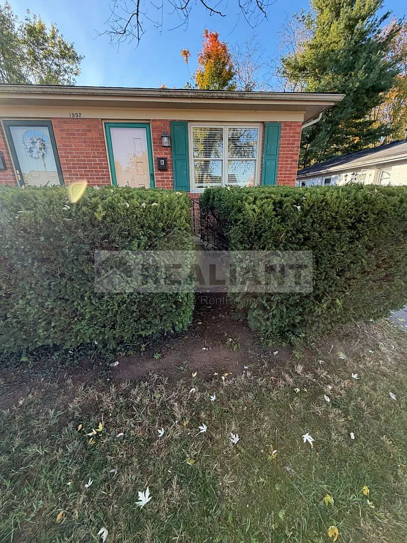 2 bed, 1.0 bath, $995 — Photo 1