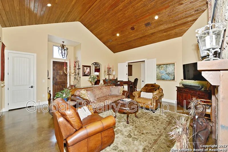 4 bed, 4.5 bath, 2813 sqft, $4,200 — Photo 4