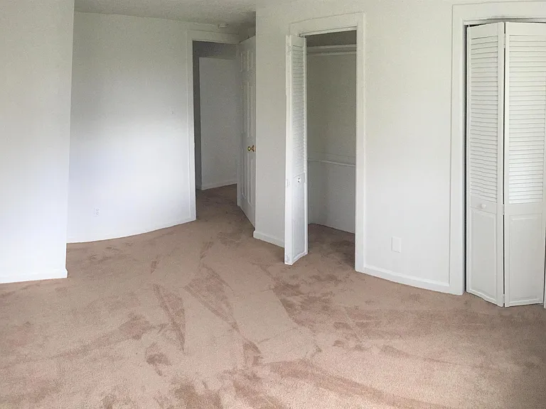 301 Moss St — Photo 7