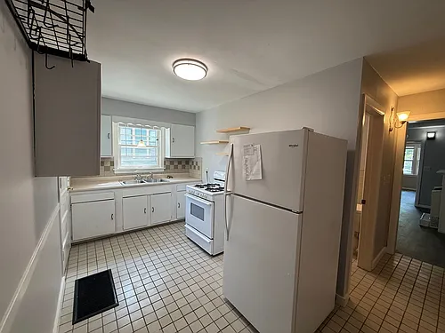 329 Lyon St NE Photo 1