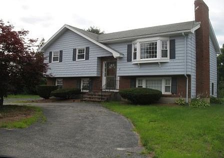 Front - convenient circular driveway, exterior painted designer colors in 2008