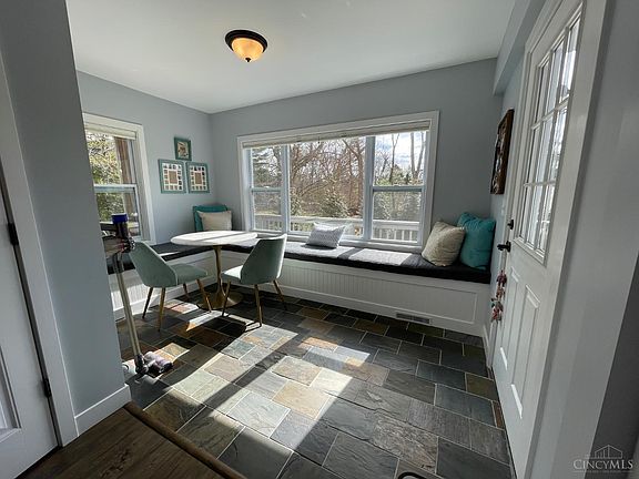 5th image of 422 Cornell Rd