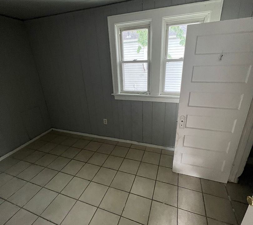 2nd image of 5529A N 36th St