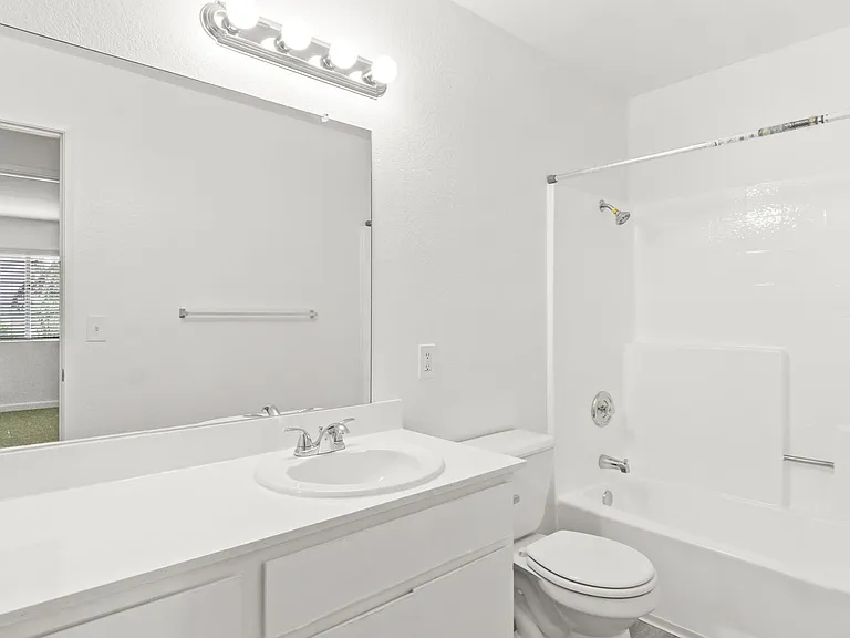 Nestor Regency Apartments — Photo 6