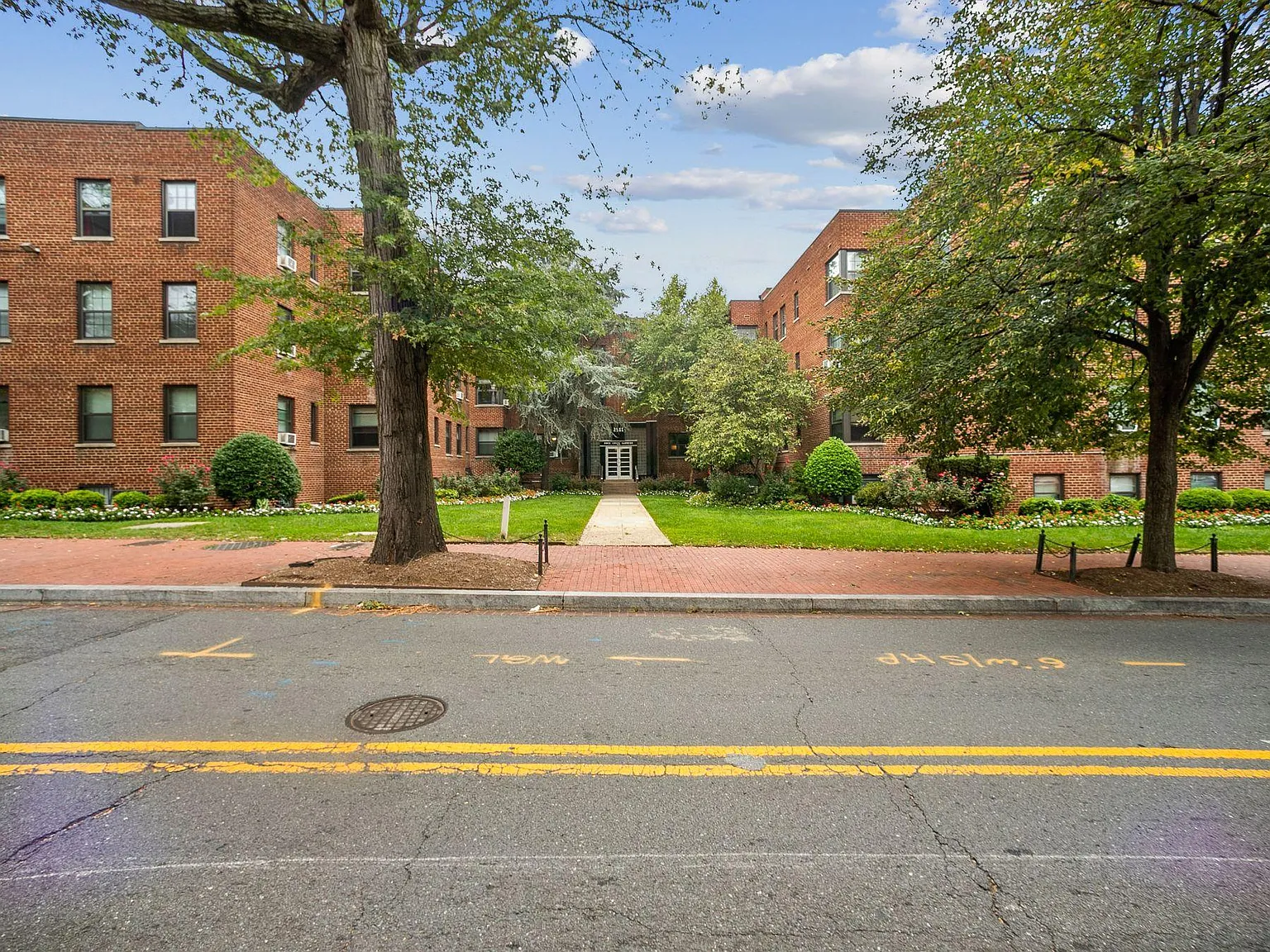 Rock Creek Gardens Apartments — Photo 1